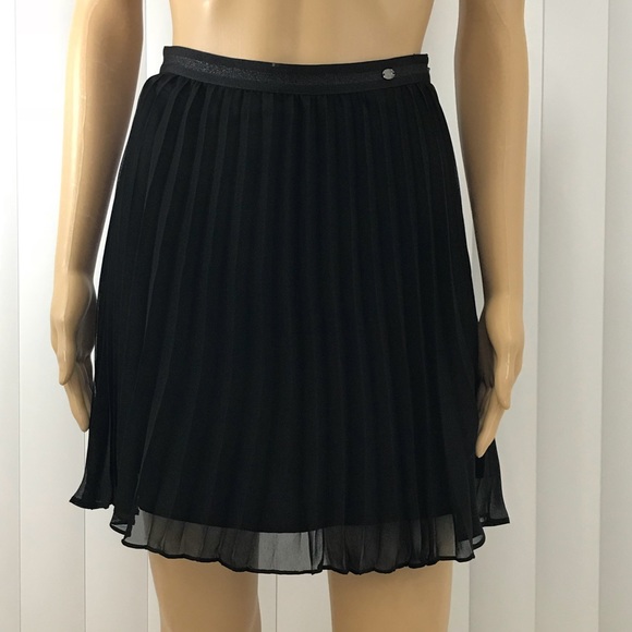 Guess Dresses & Skirts - GUESS skirt for Women Size US xs - EU 32
